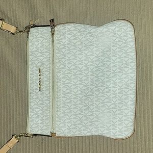 Michael kors crossbody